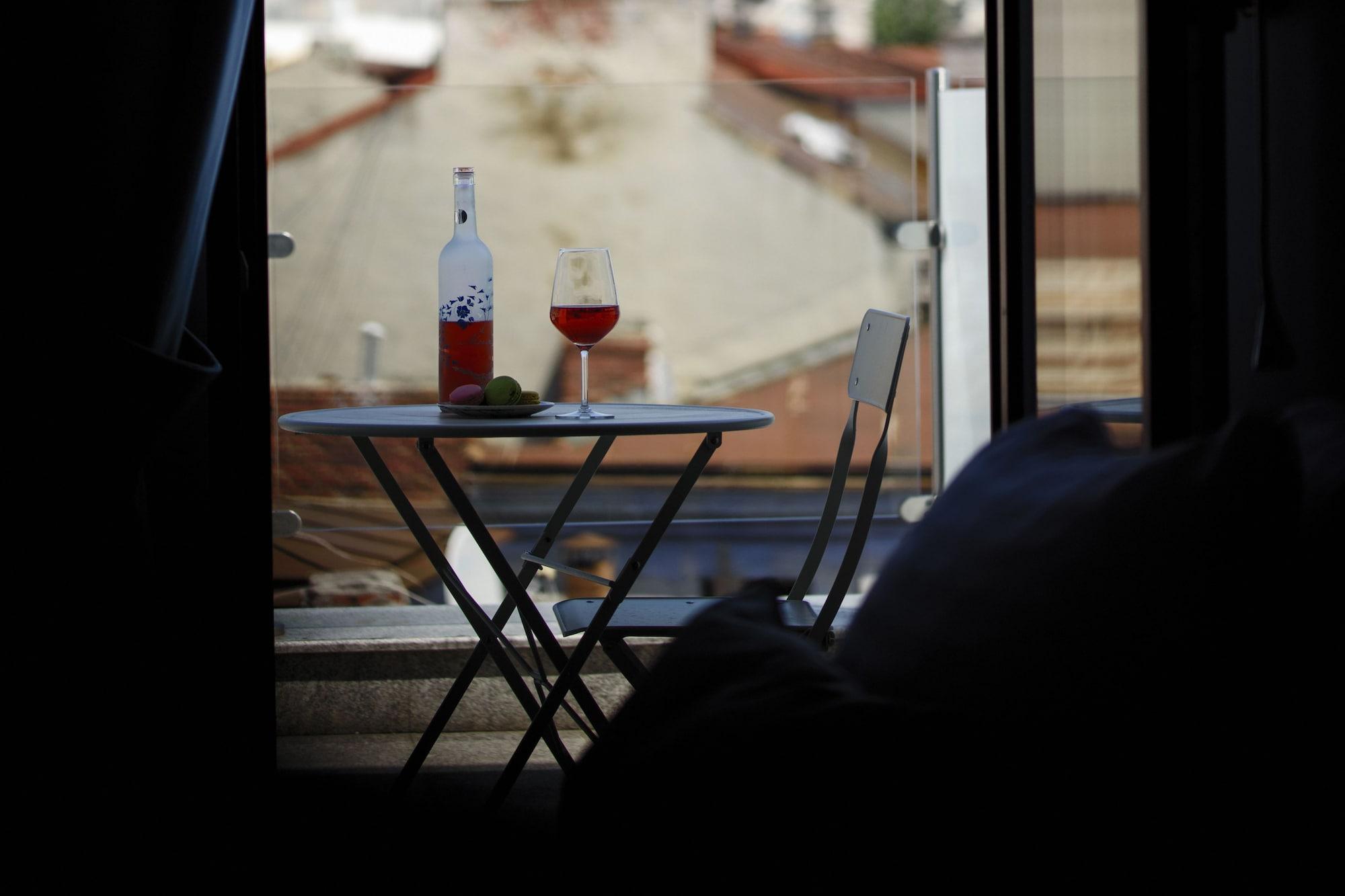 Hotel New Era Old Town Bucharest- Parking With Fee Nearby - Not At The ! Bucharest