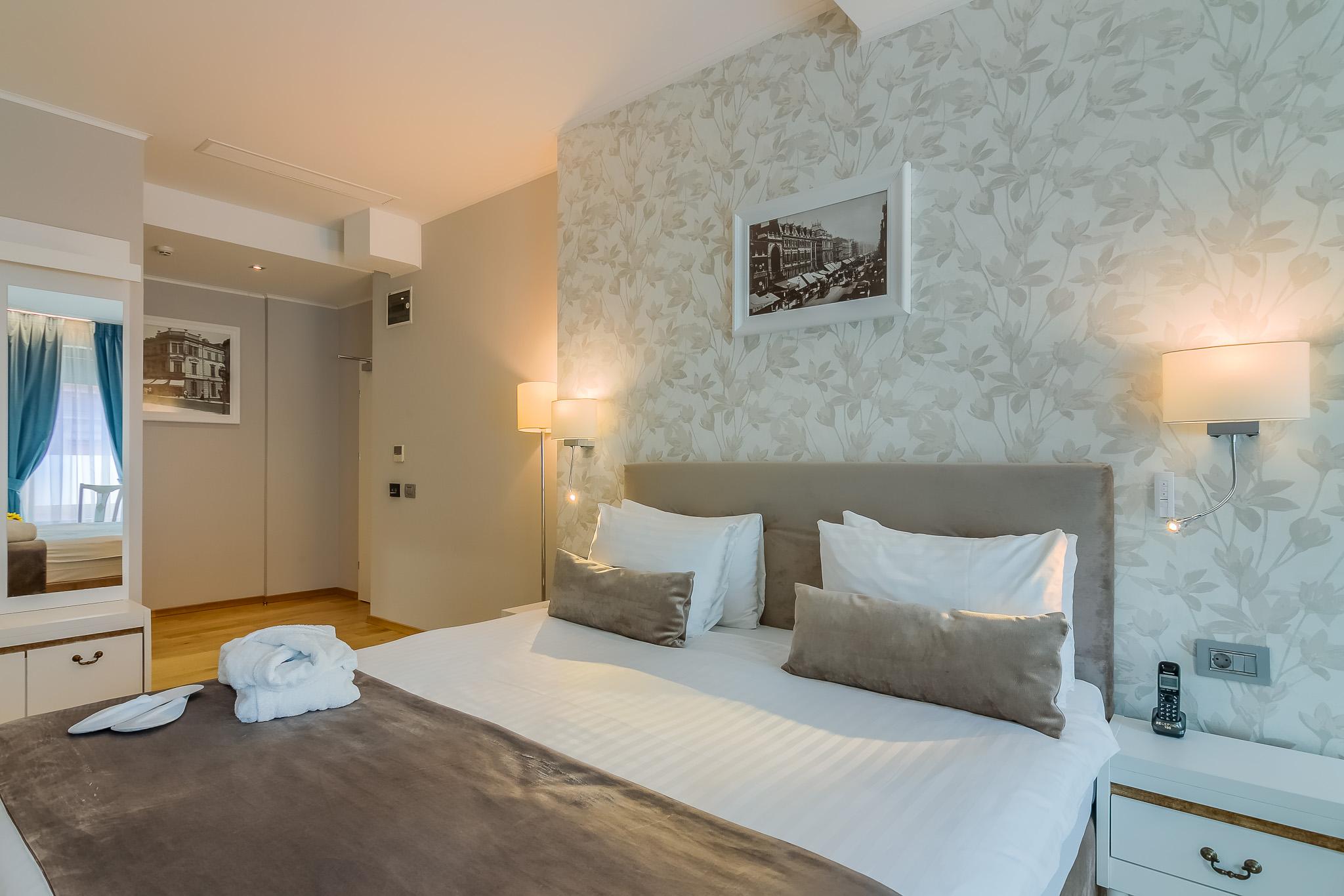 Hotel New Era Old Town Bucharest- Parking With Fee Nearby - Not At The ! Bucharest