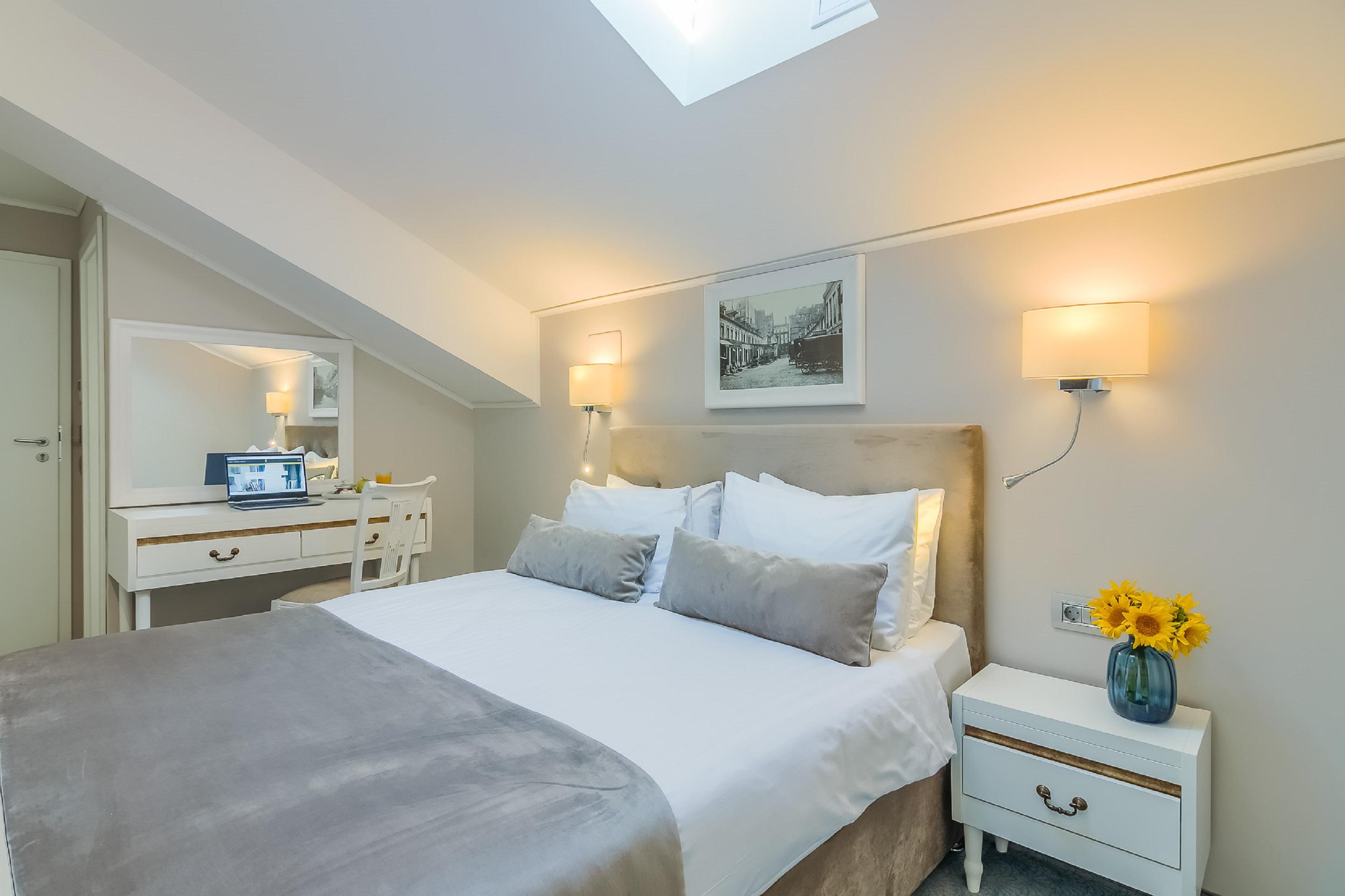 New Era Old Town Bucharest- Parking With Fee Nearby - Not At The ! 4*