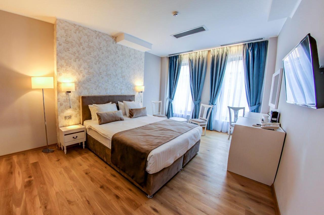 Hotel New Era Old Town Bucharest- Parking With Fee Nearby - Not At The ! 4*