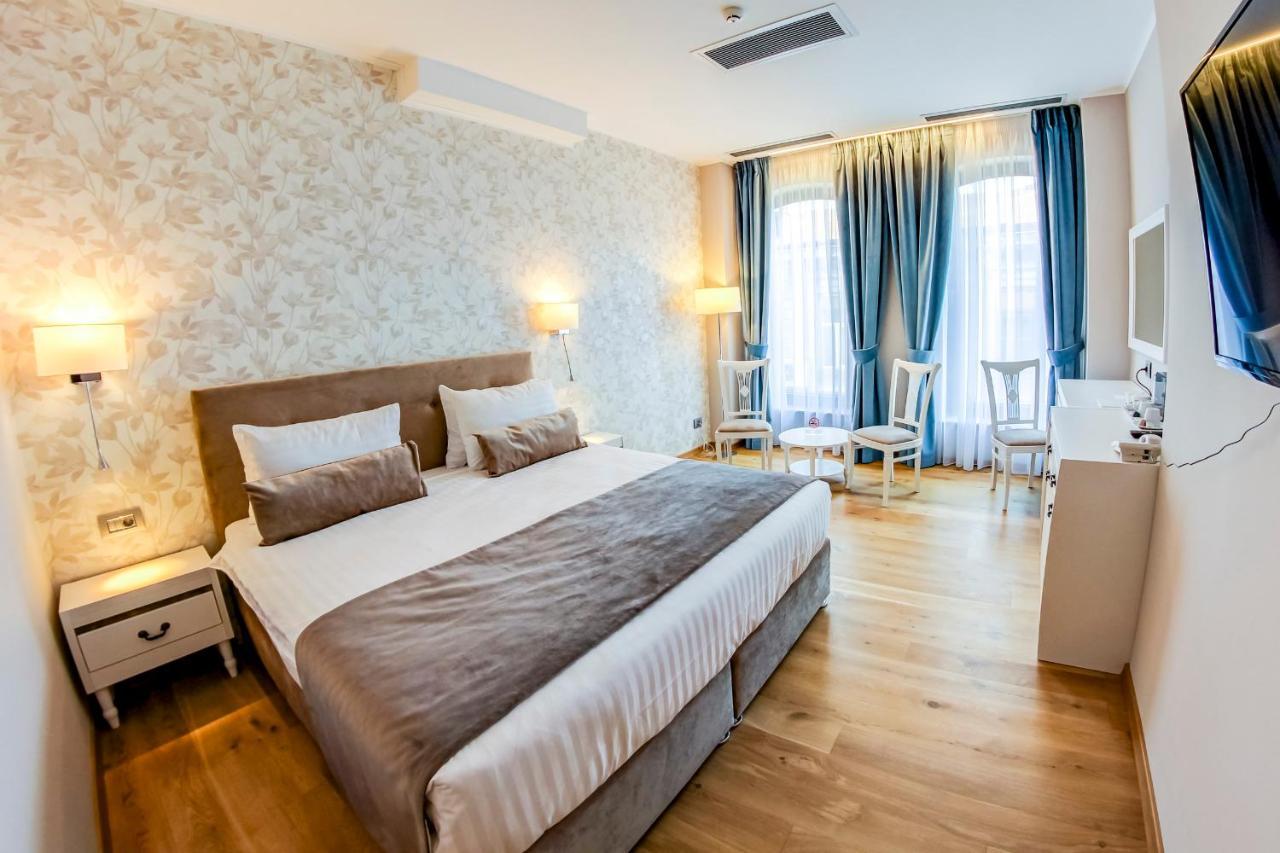Hotel New Era Old Town Bucharest- Parking With Fee Nearby - Not At The ! Bucharest