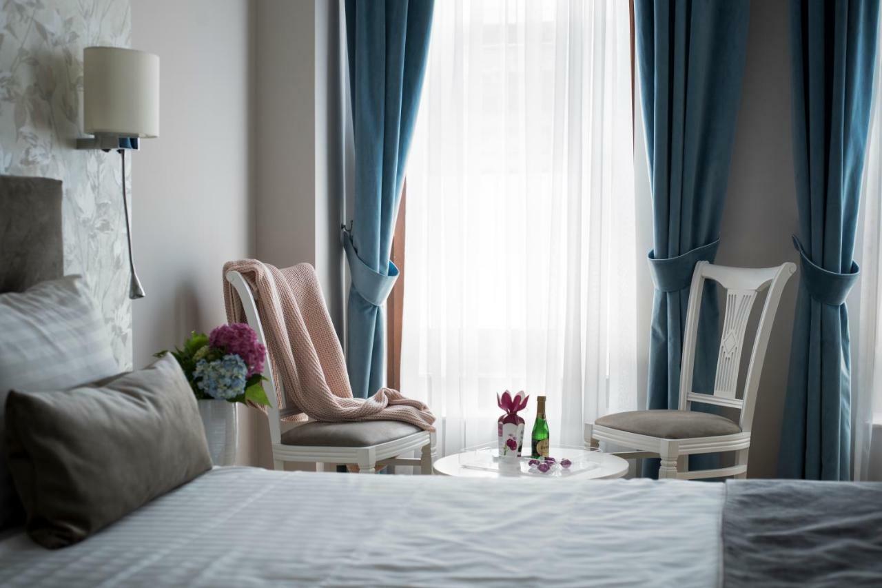 Hotel New Era Old Town Bucharest- Parking With Fee Nearby - Not At The ! Bucharest